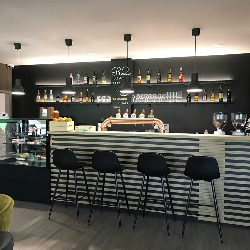 Interiér R2 Pub & Coffee
